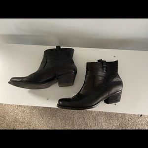 Nine West Black Glowy Booties size 9.5